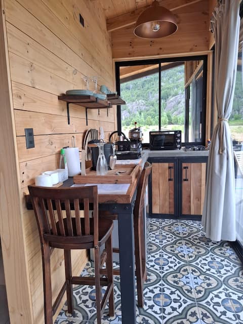 Successful Airbnb property: Loft III & Hot Tub - Warmth, Relaxation, and Disconnection in Futaleufú