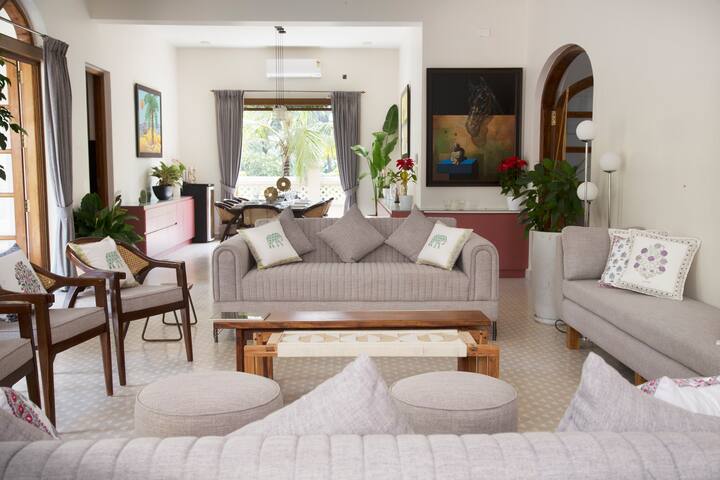 Living room image 4