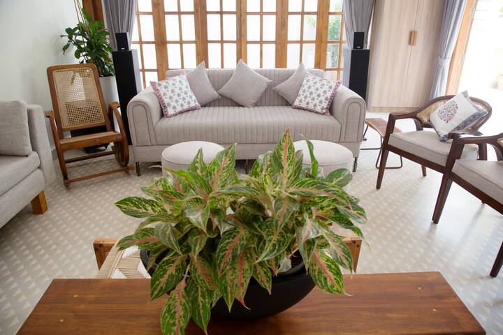 Living room image 5