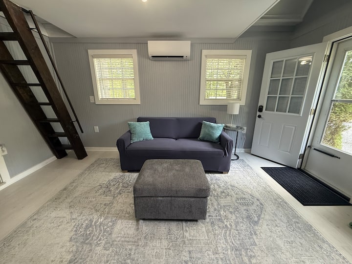 Sml Tiny House - Smith Mountain Lake, VA