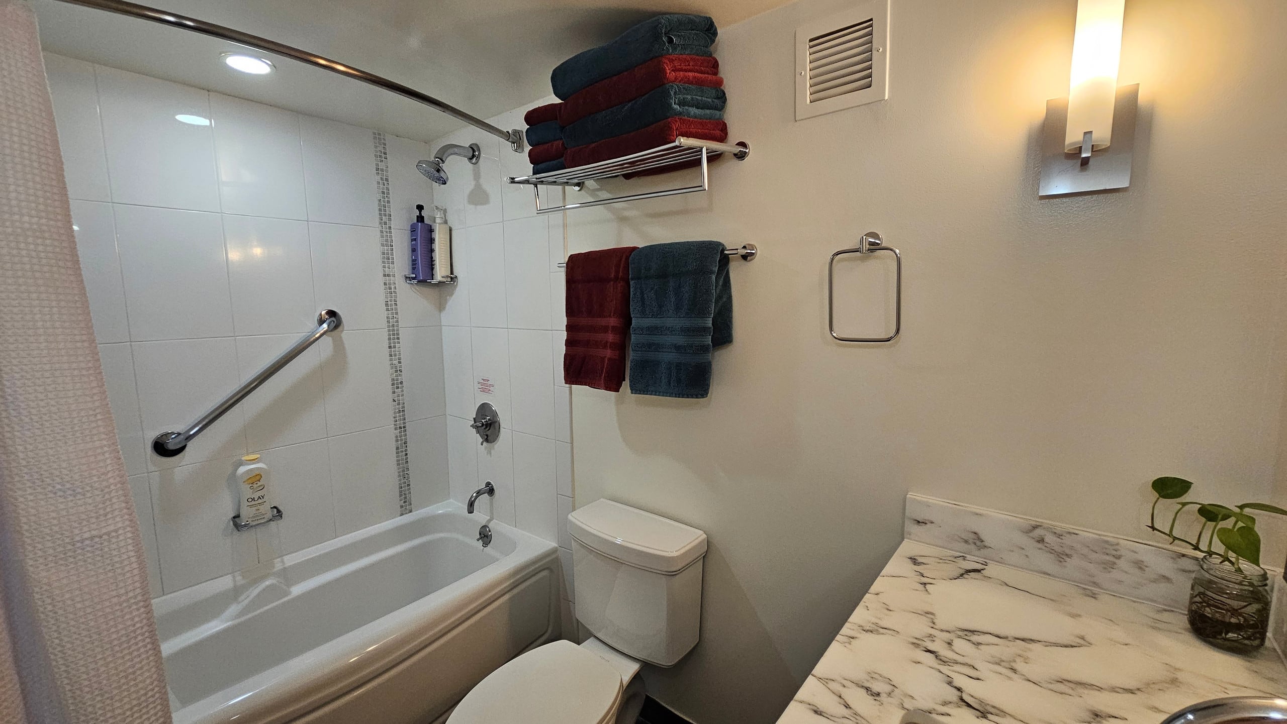 Hotel in Honolulu · ★4.96 · Studio · 2 beds · 1 private bath - Image 2