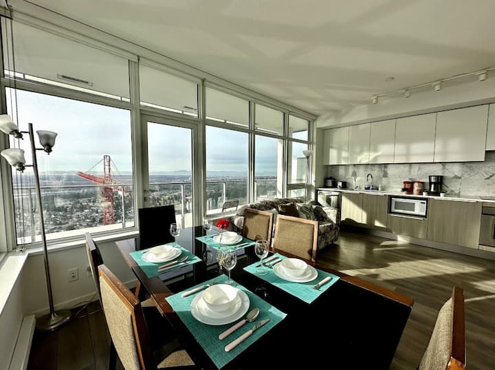 Modern 2b+2b Burnaby Skytrain Freeparking - Burnaby