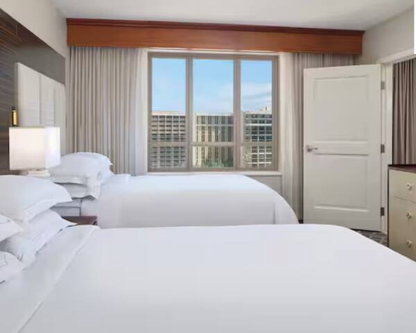 2 BR Suite @ Hilton’s Grand Waikikian gallery image 3