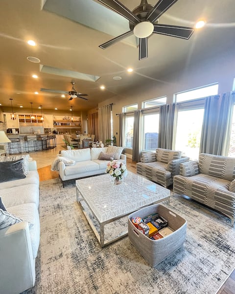 Home in Salt Lake County - sleeps 10-15