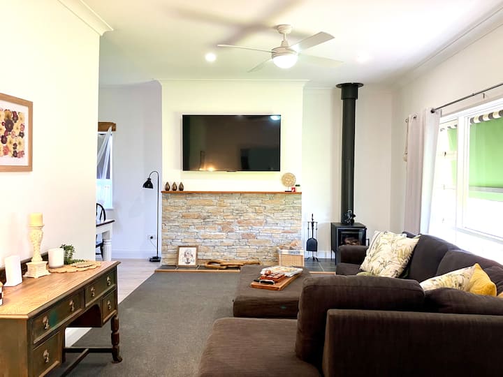 Gums N' Roses B&b - Bordertown