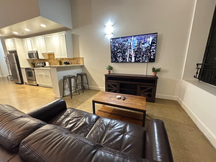 Huge Penthouse King Bed Downtown La 420/ps4/nbajam - Arts District - Los Angeles