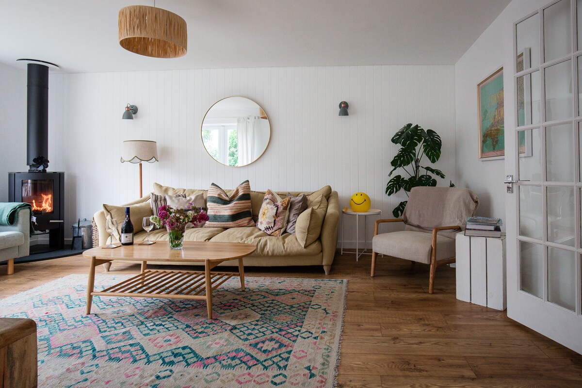 Top Airbnb: Cool Coastal Retreat in Mawgan In Pydar