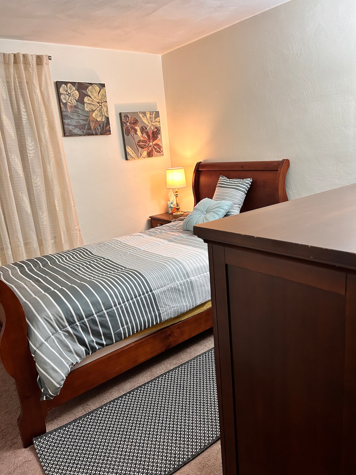 Twin bedroom — warm lamp light