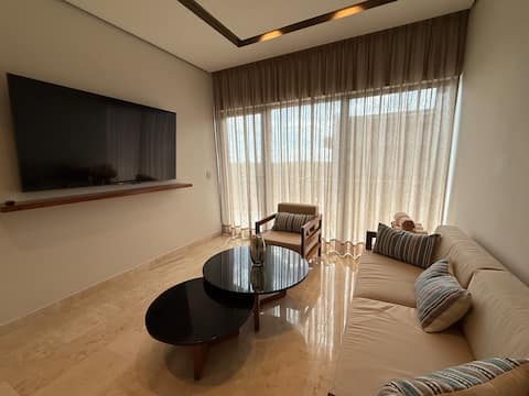 Top Airbnb: New! Luxury apt, 2 bdr, 2 bath, ocean-jungle views en Tulum