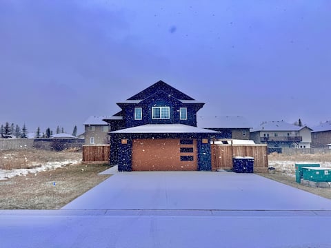 Luxury retreat minutes from Jasper National Park