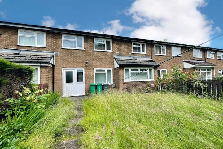 3 bedroom house in town