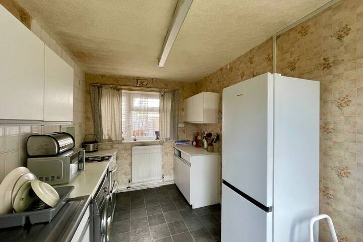 3 bedroom house in town gallery image 2