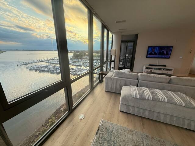 Surreal Penthouse 2BR WaterFront gallery image 3