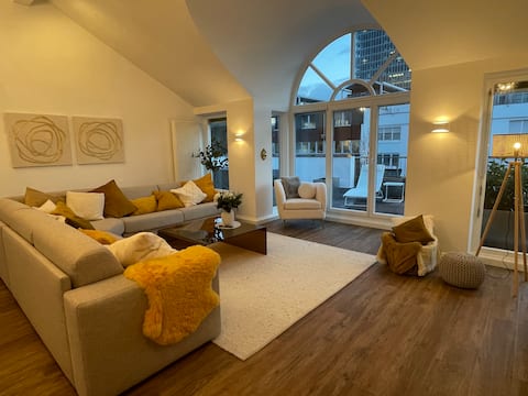Beliebte Airbnb-Anzeige: Penthouse with Kitchen, Roofgarden and Parking in Alt Moosach