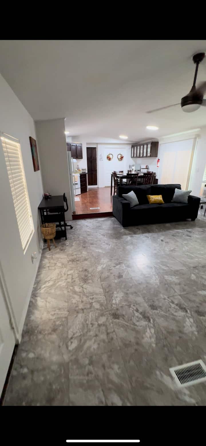 Cozy Home With Lots Of Shade! - Laredo, TX