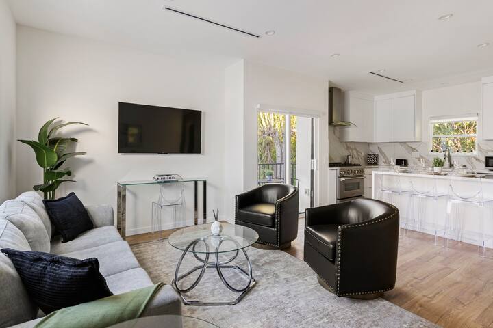 *New 2bd Luxury Modern Burbank Hills Home*