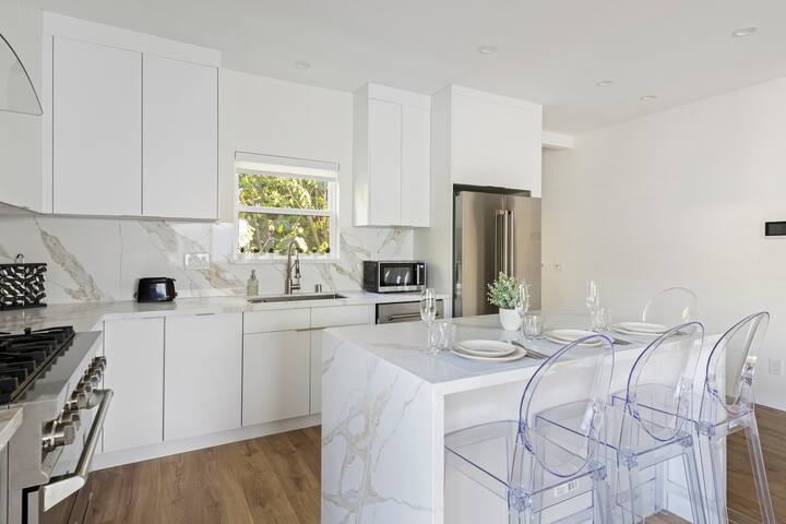 *New 2bd Luxury Modern Burbank Hills Home* gallery image 4