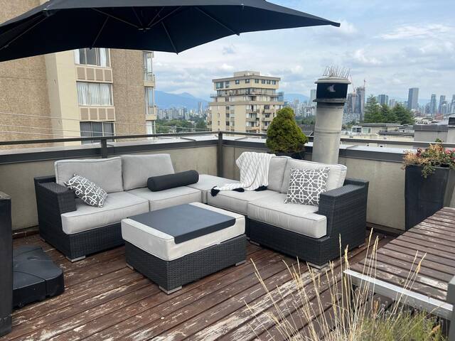 Two Floor Rooftop Patio Steps from Kits Beach gallery image 3