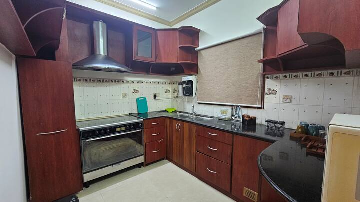 Full kitchen image 2