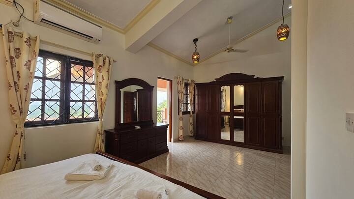 Bedroom 1 image 2