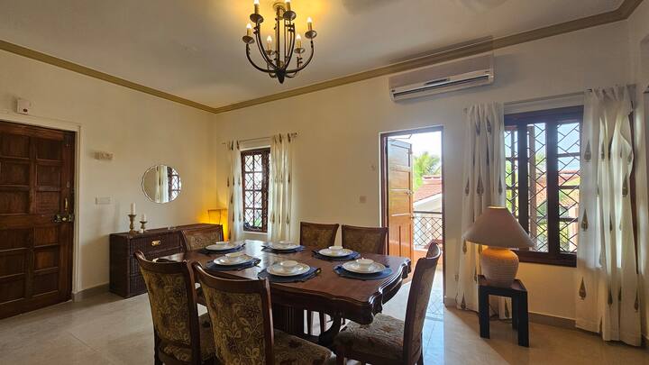 Dining area image 2