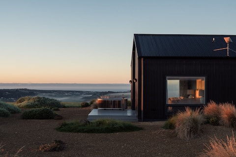 Luxury Off-Grid Stay | Ocean Views, Port Campbell