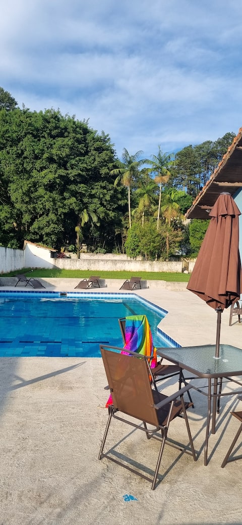 Family home with swimming pool, 40 km from São Paulo