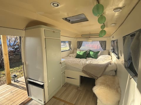 Successful Airbnb property: Retro caravan with swimming pool by the lake in Sigtuna