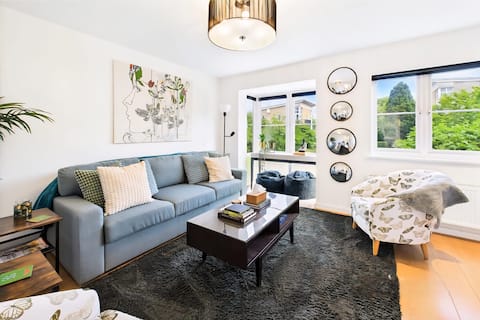 Top performing Airbnb: Executive Home W/Parking | Direct Train to London in Epsom And Ewell