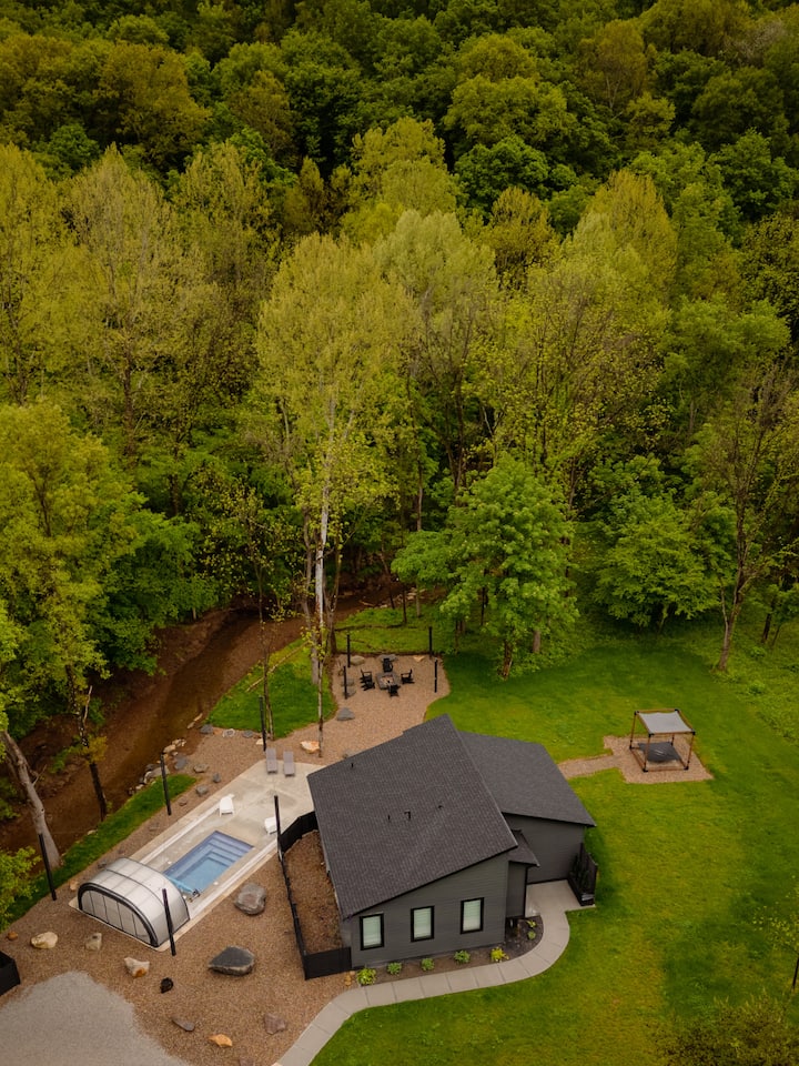 Hocking Hills: Year-Round Pool & Private Trails