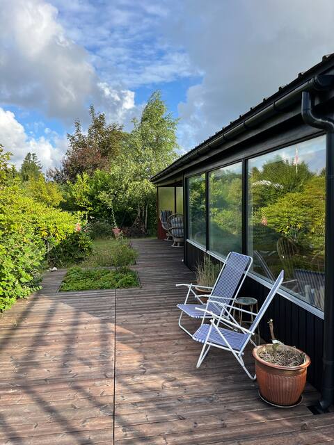 Small wooden cottage within walking distance of the beach and harbor