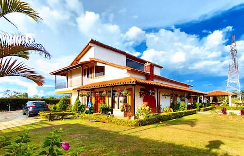 Top performing Airbnb: Table of the saints La Victoria country house. in Piedecuesta