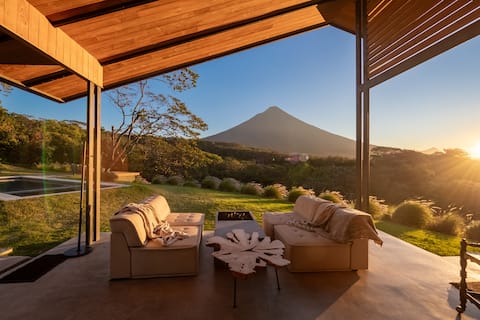 Charming 2-Bedroom Casita Stunning Volcano Views