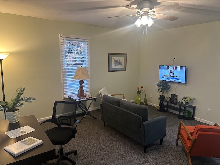 Oak Grove Oasis With Hot Tub - Strafford, MO