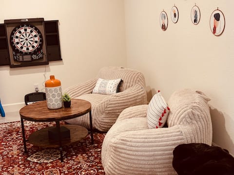 Entire house Mountainview, yard, games near Tahoe