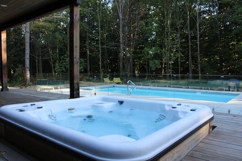 24 Acre Luxury Villa| Heated Pool & Hot Tub|Pond
