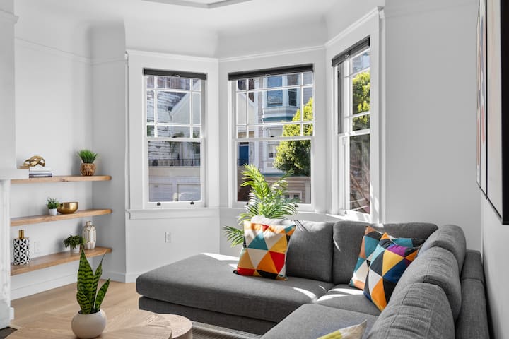 Gorgeous Cow Hollow Home in Phenomenal Location gallery image 2