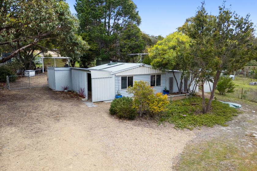 White Beach retreat - Tasman Island