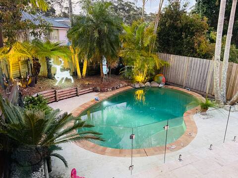 Family Getaway with 4-Beds, Heated Pool & Toy Room