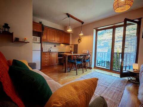Airbnb con mejor rendimiento: Your rustic corner with balcony and views - Erta 2 en La Vall De Boí