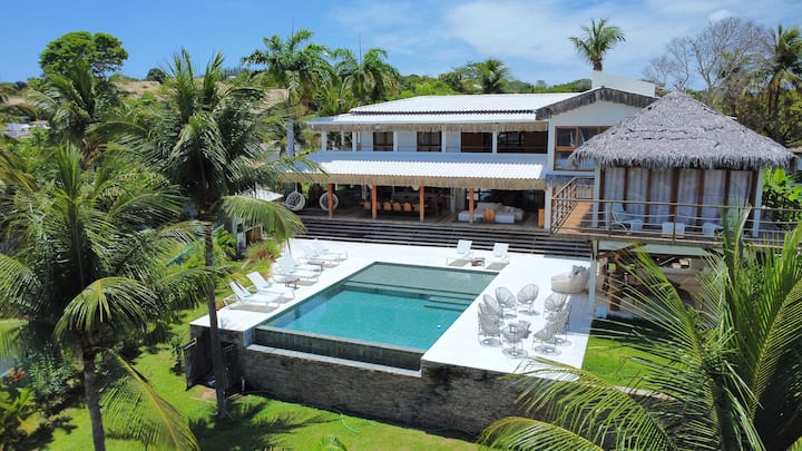 Lagoon-front villa