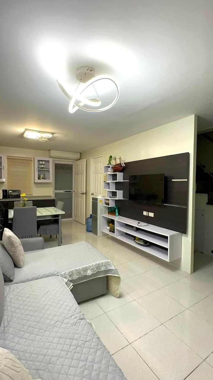 Pontefino Townhouse Comfy Pink 0412 2storey 80sqm - Ibaan