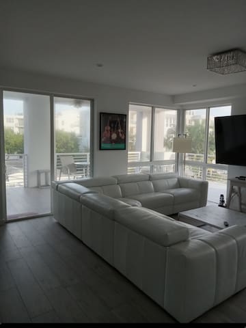 Deerfield Beach Pristine Elite PentHouse / Pool gallery image 3