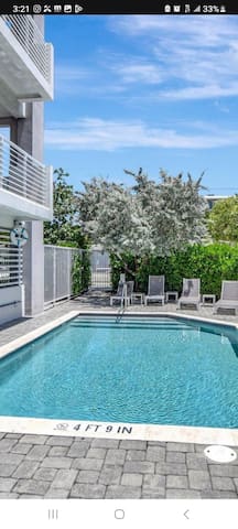 Deerfield Beach Pristine Elite PentHouse / Pool