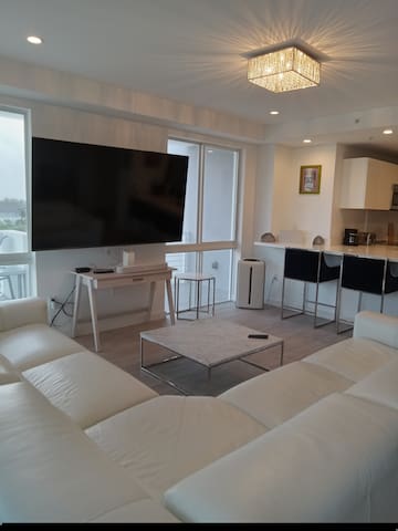 Deerfield Beach Pristine Elite PentHouse / Pool gallery image 5