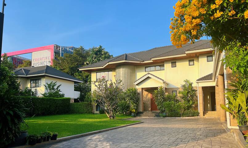 曼谷贰号庄园别墅1200平米，5卧5卫独立泳池别墅 订满三天以上送接机