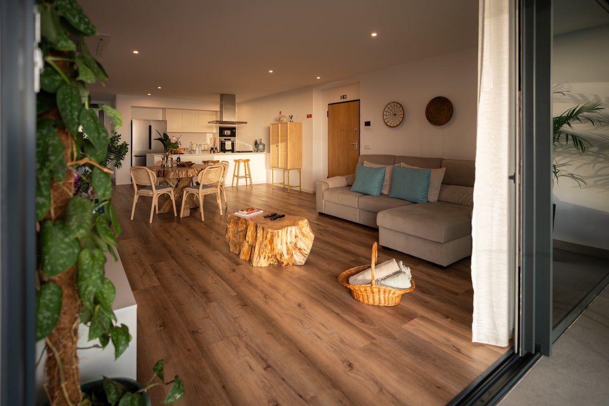 Airbnb em destaque: Balconies overlooking the Atlantic Luxury ocean view em Câmara De Lobos