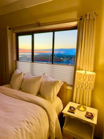 Entire Retreat- 4 beds 2 Bath, Kitchen gallery image 5