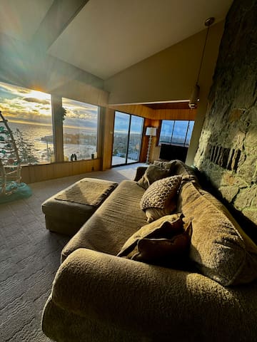 Entire Retreat- 4 beds 2 Bath, Kitchen