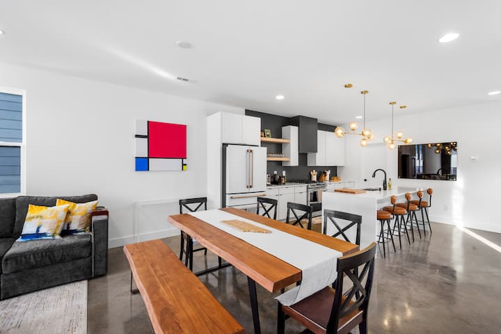 Modern New Home, Big Roofdeck, Minutes to Downtown gallery image 3